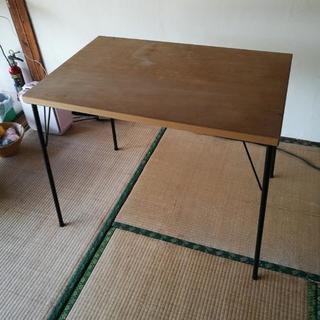 アイアン脚のデスク
