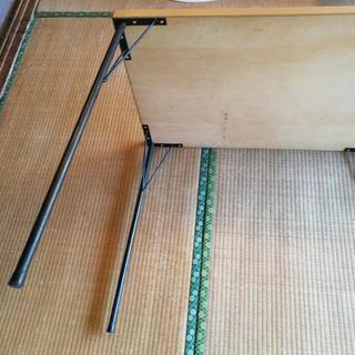 アイアン脚のデスクの画像