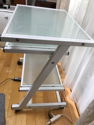 ガラスの作業デスク（スライド式サブテーブルつき）