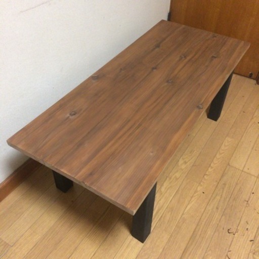 新品 無垢材を使ったダイニングローテーブル 近場お届け可能です。