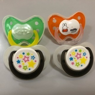 【無料でお譲りします】おしゃぶり4つセット