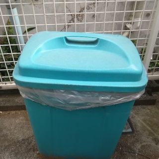 ゴミ箱　大型　屋外用　お譲りします