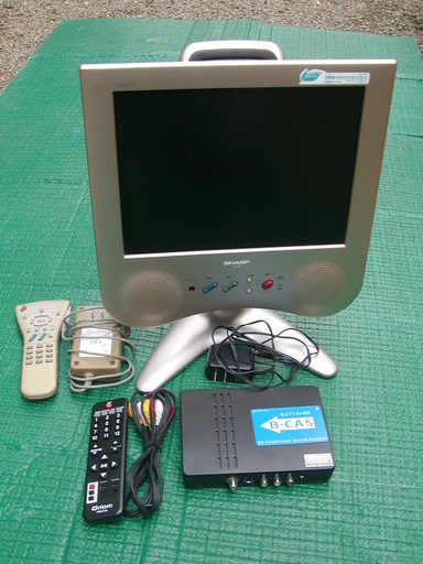 コレクター必見！SHARP/液晶カラーテレビ・アクオス国産第1号機ＬＣ-13Ｃ1と地デジチューナーQriom　YCD-C10セットで3000円
