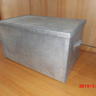 金属製収納箱（ブリキ？）
