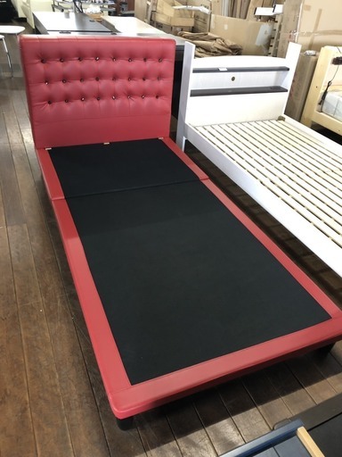 【値下7980→5980円】真っ赤に燃えたシングルベッドのご紹介です！更にダイヤモンド２４個も入ってます（大嘘）引取り価格！