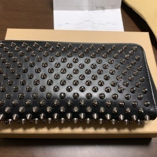 クリスチャンルブタン財布