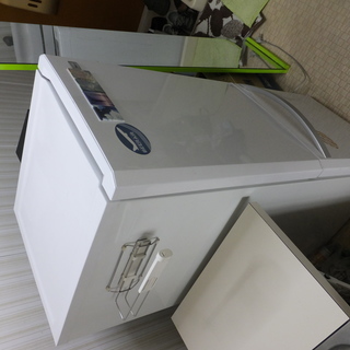 冷蔵庫 (冷蔵室: 92L, 冷凍室: 46 L)