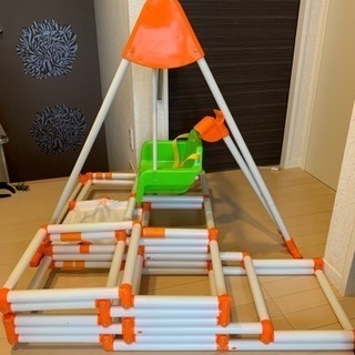 子供用ジャングルジム すべり台の画像