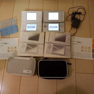 【交渉中】ニンテンドーDS lite２台、ソフト１２点、専用充電...