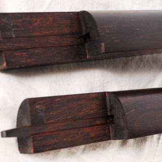 8184　三味線　和楽器　紅木 丸打胴　べっ甲撥　ハードケース付　アントレの画像