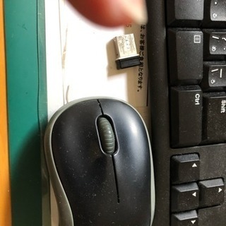 ワイヤレス キーボードとマウスの画像