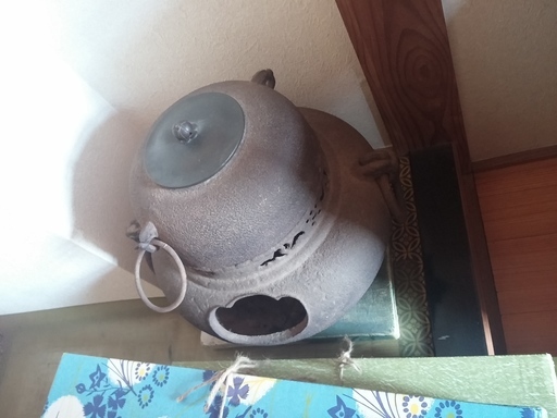 鉄製、茶釜（100年ほど前のもの）