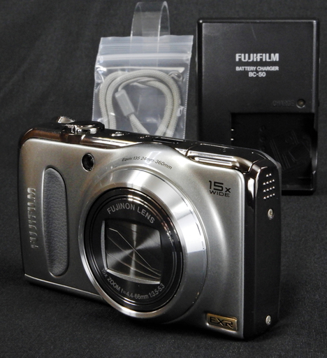 FUJIFILM デジタルカメラ FinePix F300EXR 1,200万画素 光学ズーム15倍 シルバー  Used美品
