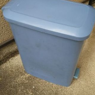 25l ふたつきゴミ箱の画像