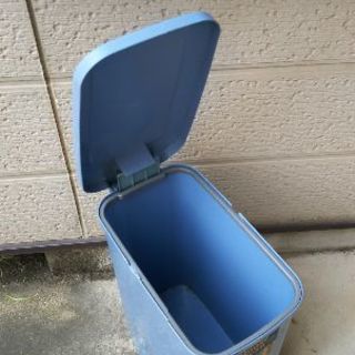 25l ふたつきゴミ箱の画像