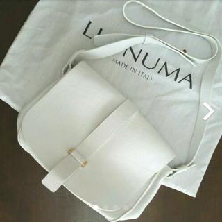 LIA NUMA ショルダーバッグ 白(牛革)の画像