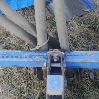 イセキトラクター用種まき機の画像