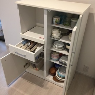 食器棚の画像