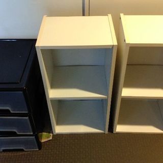【無料】白と黒のカラーボックス3個+引き出し付き棚差し上げます