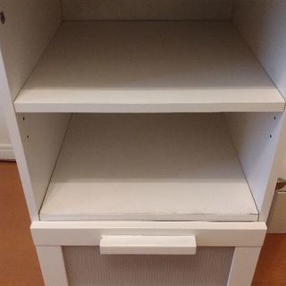 【無料】白と黒のカラーボックス3個+引き出し付き棚差し上げますの画像