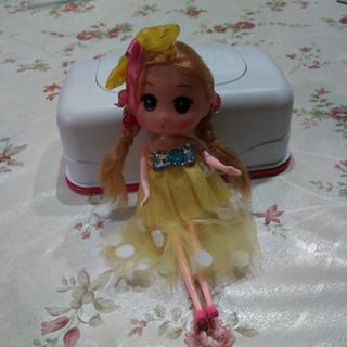 値下げ女の子人形黄色ドレスキーホルダー付き未使用品✨の画像