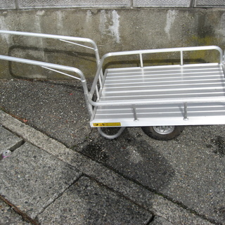 アルミ製　リヤカー　HC-2　昭和ブリッヂ販売（株）畑作業