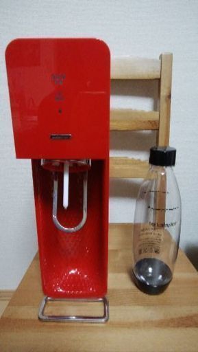 ※期間限定で値下げします！ソーダストリーム　sodastream Source(ソース)　炭酸メーカー　レッド