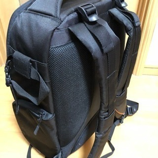 新品 Amazonベーシック カメラバッグ デジタル一眼レフ&ノートパソコン用リュック 元箱付きの画像