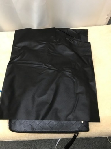 不織布商品バック黒110枚、白100枚1000円で譲ります。引き取りに来られる方限定