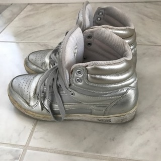 VANSのハイカットスニーカーになります😅の画像