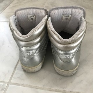 VANSのハイカットスニーカーになります😅の画像