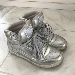 VANSのハイカットスニーカーになります😅の画像