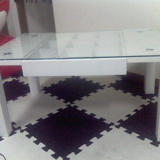 ガラステーブル    細かい収納ができる引き出し付き  同型で黒...