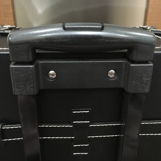 おしゃれなキャリーバッグ 黒の画像