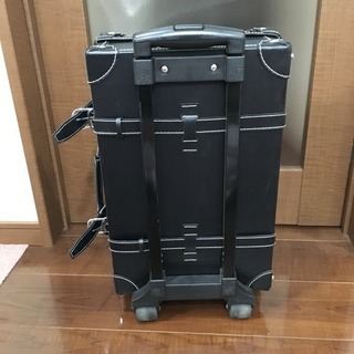 おしゃれなキャリーバッグ 黒の画像