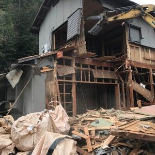 (1)解体重機オペレーター(2)施工管理技士(3)現場作業員