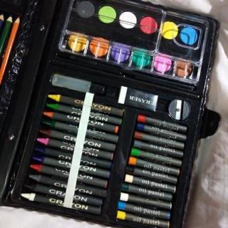 これから絵を始める人必見！！アートボックス　サインペン、パステル、絵の具、色えんぴつのセットの画像