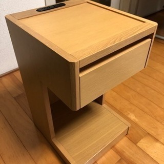 ナイトテーブル