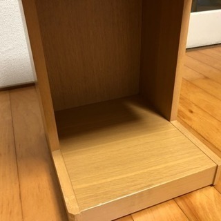 ナイトテーブルの画像