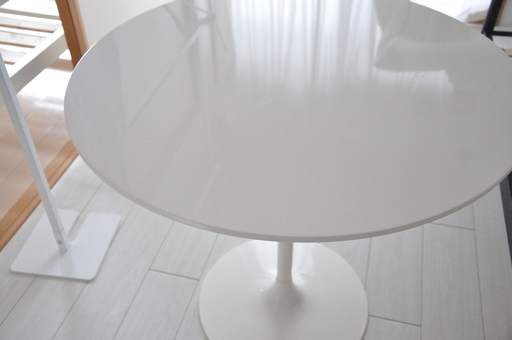 ※取引中【【SWITCH ブランドのカフェテーブル】＆チェア　ダイニングテーブル　丸テーブル　80cm　ホワイト　白　モダン北欧　SWITCH UCtable