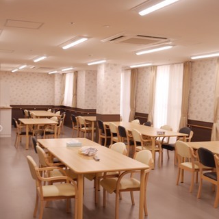 【守口市南寺方北通】サービス付き高齢者向け住宅での常勤ヘルパーさん募集☆デイサービス併設施設です♪一人ひとりに寄り添った丁寧なケアのできる環境です☆の画像