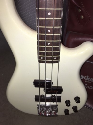 返信の早い方優先！！ ベースギター ROCKOON ホワイト& AMPEG BA-108 ベースコンボアンプセット ジャンク