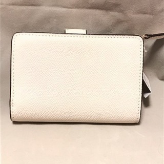 新品 タグ付 コーチ 二つ折り財布 ホワイト ゴールドロゴプレート