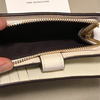 新品 タグ付 コーチ 二つ折り財布 ホワイト ゴールドロゴプレート