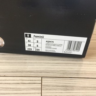 新品　ADIDAS スニーカー／ランニングシューズの画像