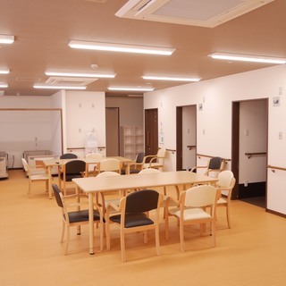 【守口市南寺方北通】デイサービスでのパートヘルパーさん募集☆夜勤・残業なし◎利用者様と一緒に楽しめるレクリエーションの企画、実施をお任せします!!!の画像