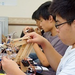 今、小学生の習い事で人気上昇中のロボット教室です！の画像