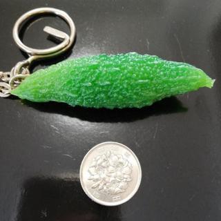おもしろ　サーターアンダギー、ゴーヤー　キーホルダー

の画像