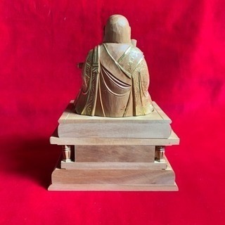 香木白檀 切金仕上げ 日蓮大聖人座像 手彫り 最高細密木彫り49万円の品の画像
