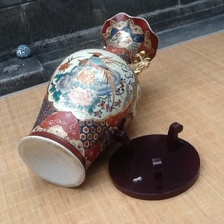 【珍品三千円】中国で買ってきた大きな壺、花瓶と木製の台　素敵に飾ってください　配達も可の画像
